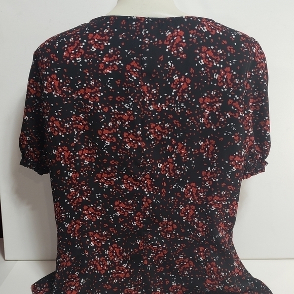 Dynamite Short Sleeve Patterned Red Blouse - Picture 4 of 6
